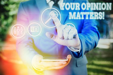 GörüşÜnüzün Önemli Olduğunu gösteren metin işareti. Kavramsal fotoğraf sadece söylenmiş bir şey ile aynı fikirde olmadığını göstermektedir.