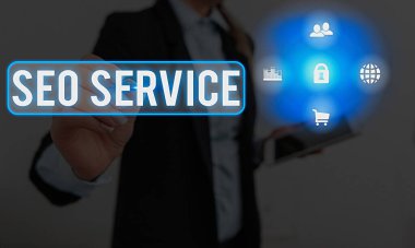 Seo Servisi 'ni gösteren mesaj işareti. Web sitesinin görünürlüğünü arttırmak için kavramsal fotoğraf teknikleri ve prosedürleri.