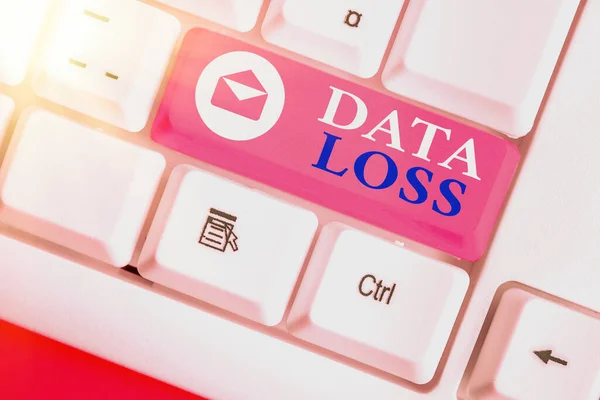 A Data Loss-t ábrázoló levél. Üzleti fotó bemutatása folyamat vagy esemény, ami az adatok sérült és törlődik. — Stock Fotó