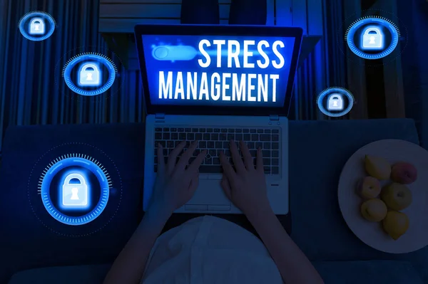 Schrijf notitie met stress management. Zakelijke fotopresentatie methode van het beperken van stress en de gevolgen ervan door leer manieren. — Stockfoto