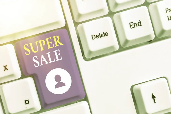 Почерк написания текста Super Sale. Концепция, предлагающая исключительные скидки на выбранные продукты и услуги . — стоковое фото