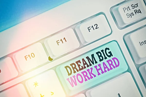 Rukopis psaní textu Dream Big Work Hard. Pojem význam Věřte v sebe a následujte sny a cíle. — Stock fotografie