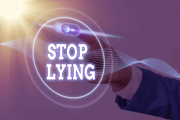 Handschriftliches Textschreiben Hört auf zu lügen. Konzept bedeutet, dem chronischen Verhalten des zwanghaften oder gewohnheitsmäßigen Lügens ein Ende zu setzen. — Stockfoto