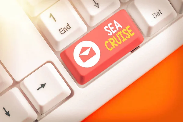 Palavra escrita texto Sea Cruise. Conceito de negócio para uma viagem em um navio ou barco tomado por prazer ou como férias . — Fotografia de Stock
