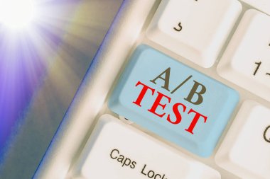 Mesaj işareti A ya da B testini gösteriyor. Tüketicilerin ürünler arasında tercih edilebilirliği belirlemek için kavramsal fotoğraf testi.