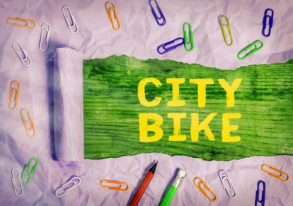 Escritura a mano conceptual que muestra City Bike. Texto de foto comercial diseñado para viajes cortos regulares a través de áreas urbanas igualmente planas . — Foto de Stock