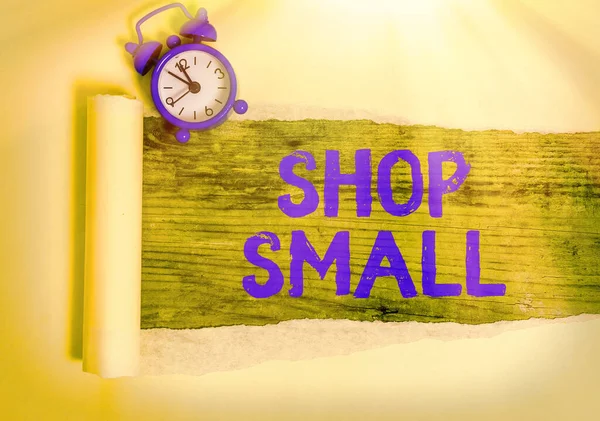 Escrita de mão conceitual mostrando Shop Small. Foto de negócios mostrando movimento nacional que celebra pequenas empresas todos os dias . — Fotografia de Stock