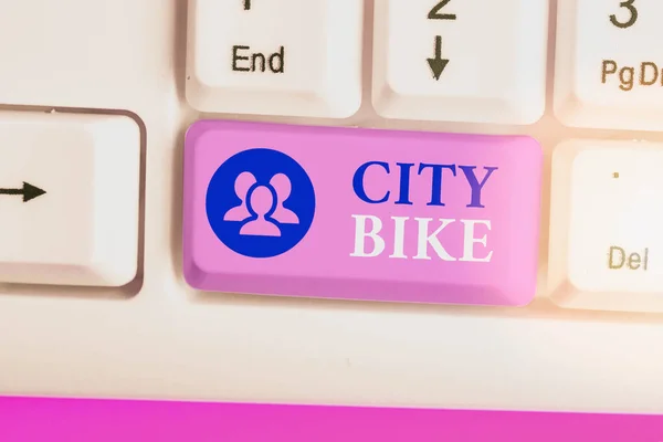 Escritura a mano de texto City Bike. Concepto significado diseñado para viajes cortos regulares a través de áreas urbanas igualmente planas . — Foto de Stock