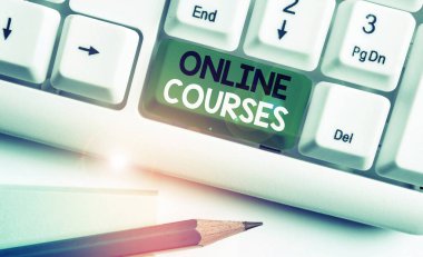 Çevrimiçi kursları gösteren kavramsal el yazısı. İş fotoğraflama kursları bir web tarayıcısına bir dizi ders sunar.