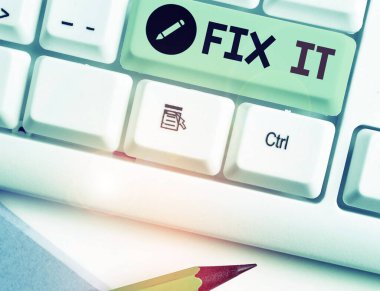 Fix It 'i gösteren kavramsal el yazısı. İş fotoğrafı metni bir şeyi tamir etmek için belirli bir yer veya konumda sıkıca bağla.