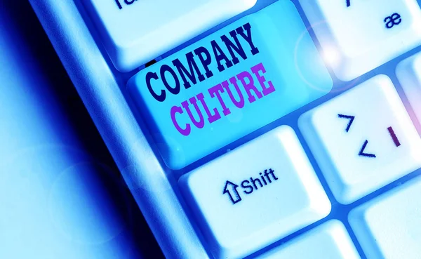 회사 문화를 보여 주는 글쓰기. 회사의 특징을 보여 주는 만연된 가치관 과태 도를 보여 주는 비즈니스 사진. — 스톡 사진