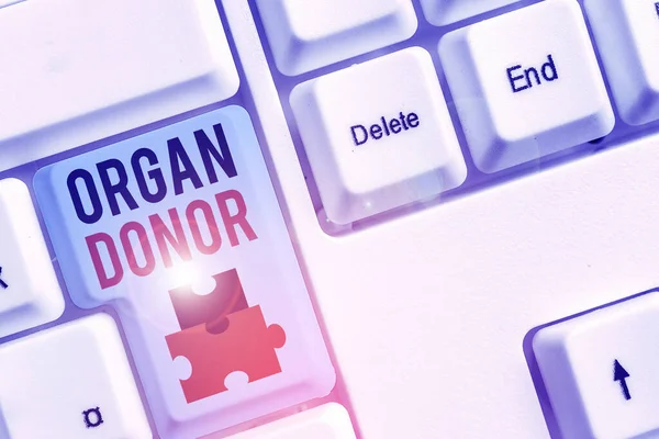 Escribiendo nota mostrando Donante de Órganos. Foto de negocios mostrando el acto de donar un órgano a una demostración necesaria para un trasplante . — Foto de Stock