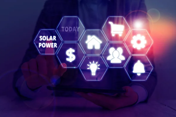 Sinal de texto mostrando Energia Solar. Foto conceitual a eletricidade produzida usando a energia do sol . — Fotografia de Stock