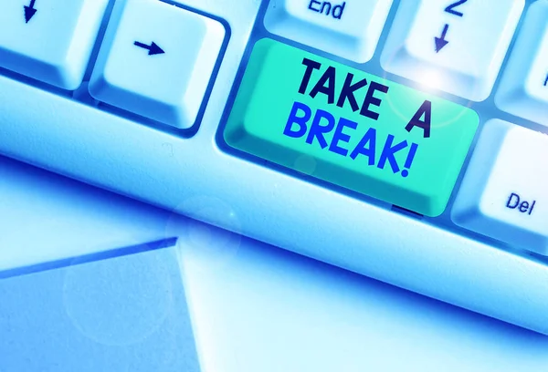Signo de texto que muestra Take A Break. Foto conceptual Descanso Deje de hacer algo tiempo de recreación salir del trabajo . —  Fotos de Stock