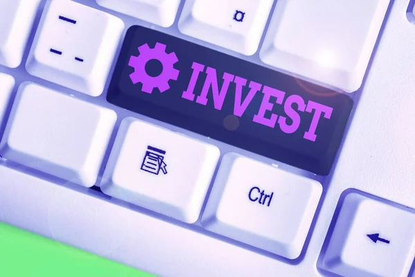 Scrittura di testi Investi. Concetto di business per l'impresa commerciale con l'aspettativa di realizzare un profitto . — Foto Stock