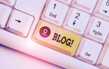 Blog 'u gösteren metin işareti. Bir birey veya grup tarafından yönetilen kavramsal fotoğraf düzenli olarak güncellenmiş web sayfası veya web sayfası.