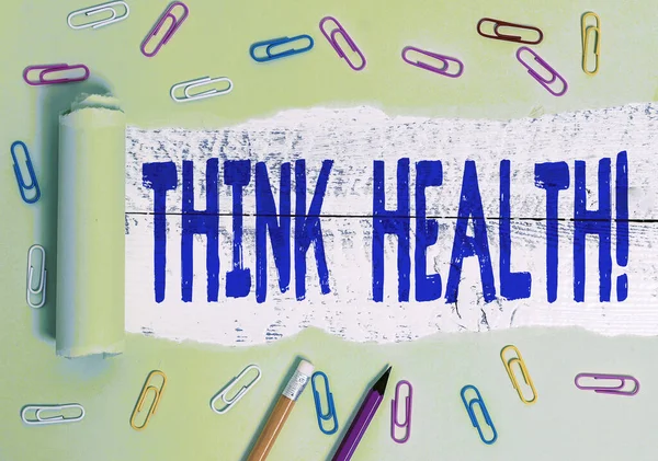 Scrittura di testi a mano Think Health. Concetto che significa stato di completo benessere fisico mentale e sociale Cartone stazionario e strappato posto sopra un classico sfondo di tavolo in legno . — Foto Stock