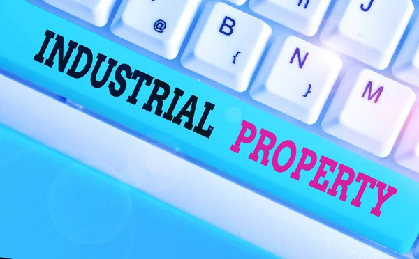 Handschrift tekst schrijven Industrial Property. Begrip "immateriële eigendom van een merk of octrooi". — Stockfoto