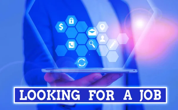 Schrijfbriefje met op zoek naar een baan. Bedrijfsfoto toont werklozen op zoek naar werk Werving Huanalyse Middelen. — Stockfoto