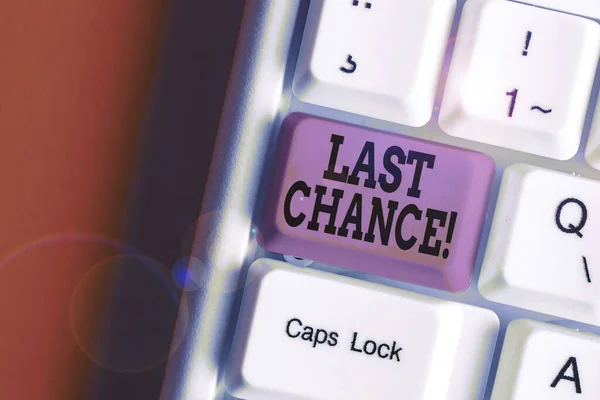Fogalmi kézzel írásban mutatja Last Chance. Üzleti fotó bemutató végső lehetőséget elérni, vagy megszerezni valamit, amit akar. — Stock Fotó