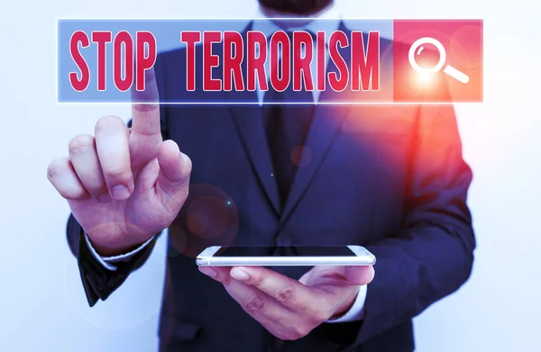テロを防ぐためのメモを書く。暴力に関する未解決の問題を解決するビジネス写真. — ストック写真
