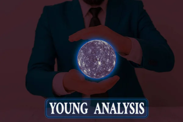 Psaní textu Young Analysis. Koncepce význam používá narativní metodiku, která poskytuje vhled do způsobu, jakým prvky tohoto obrazu poskytnuté Nasa. — Stock fotografie