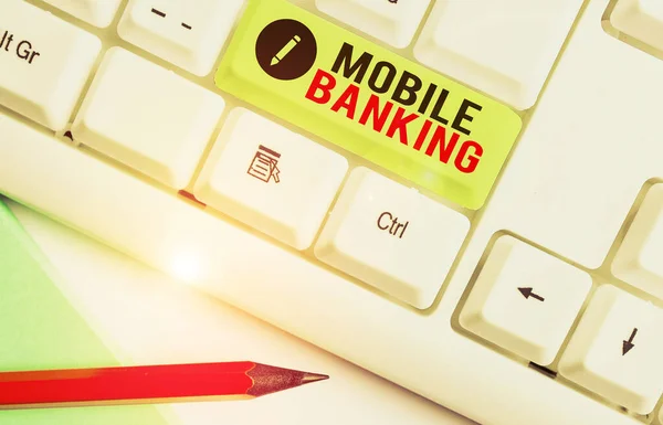 Mobil Banking-et bemutató írásos feljegyzés. Üzleti fotó bemutatása használata mobileszköz elvégzésére online banki feladatok. — Stock Fotó