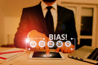 Kelime yazma metni Bias. Bir gösterici grubuna veya aleyhine eğilim veya önyargı için iş kavramı.