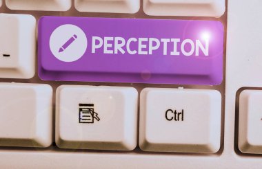 Algılama belirtileri var. Kavramsal fotoğraf bireyleri duyusal izlenimlerini düzenler ve yorumlarlar.