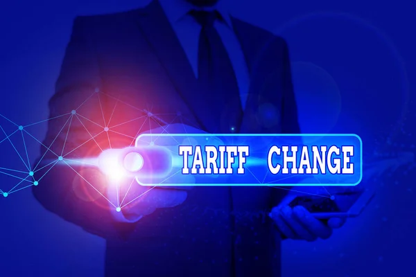 Pisanie tekstu pisma ręcznego zmiana taryfy. Pojęcie znaczenie zmiany podatku nałożonego na przywożone towary i usługi. — Zdjęcie stockowe