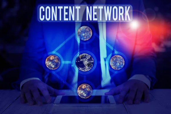 Tekst schrijven Content Network. Bedrijfsconcept voor een groep websites die ermee instemmen om advertenties op hun site te tonen Elementen van dit beeld geleverd door NASA. — Stockfoto