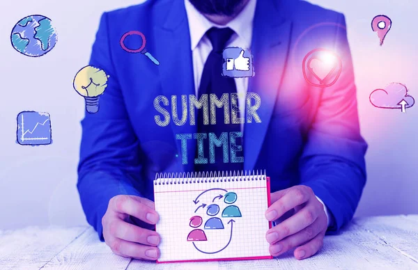 Szövegírási szöveg Summer Time. Üzleti koncepció az év legmelegebb évszakára Nyári szezon vagy időszak, mint a nyár. — Stock Fotó