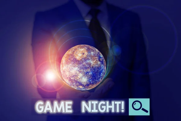 Ruční psaní textu Game Night. Koncept znamená obvykle jeho povolán na dospělých herních datech, jako je poker s přáteli Prvky tohoto obrazu zařízené Nasa. — Stock fotografie