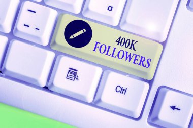Kelime yazma metni 400.000 takipçi. Instagram 'da birini takip eden kişi sayısı için iş kavramı.