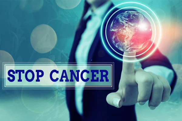 Schrijfbriefje met Stop Kanker. Zakelijke foto presentatie te voorkomen dat de ongecontroleerde groei van abnormale cellen in het lichaam. — Stockfoto