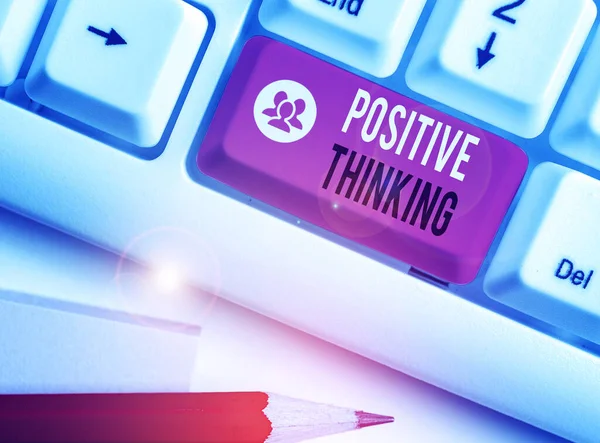 Signo de texto que muestra el pensamiento positivo. Actitud mental foto conceptual en la que se esperan resultados favorables . — Foto de Stock