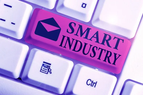 Conceptueel handschrift met Smart Industry. Zakelijke foto presentatie van de gedrukte publicatie en online informatiebron. — Stockfoto