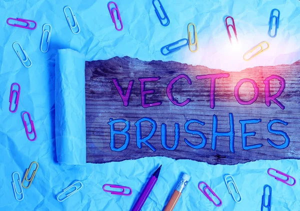 Textskylt med Brushes. Konceptuell bild Appliceras på bana och använda för att skapa realistisk handritad effekt Stationär och sönderriven kartong placerad ovanför en klassisk träbordsbakgrund. — Stockfoto