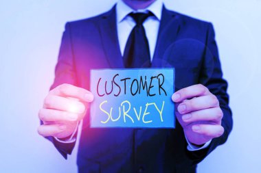 Müşteri Araştırması 'nı gösteren kavramsal el yazısı. Tüketici memnuniyeti hakkında bilgi edinmek için iş fotoğraflarının sergilendiği kaynak..