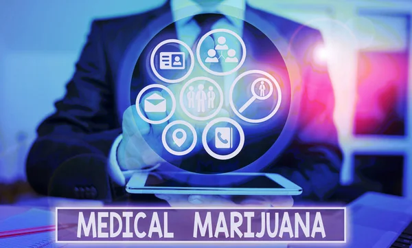 Skriva text Medicinsk Marijuana. Begreppet rekommenderas genom att undersöka som behandling av ett medicinskt tillstånd. — Stockfoto