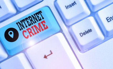 İnternet Suçları 'nı gösteren bir mesaj. İnternet 'te kavramsal fotoğraf suçu ya da yasadışı online faaliyet.