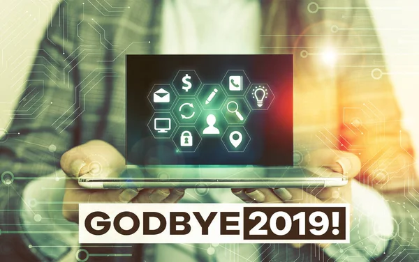 Текст почерку Godbye 2019 року. Концепція, що означає висловлювати добрі побажання при розлученні або в кінці минулого року . — стокове фото