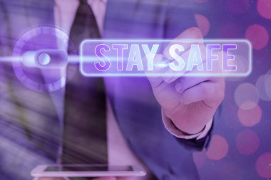 Stay Safe 'i gösteren bir not yazıyorum. İş fotoğrafı sergisi tehlike, zarar ya da makaleleri saklama tehdidinden korunuyor.