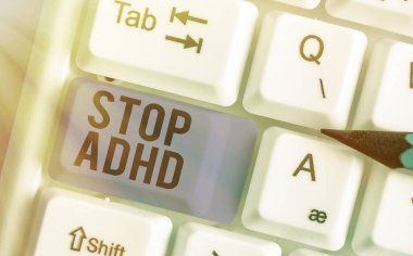 Kelime yazma metni Adhd dur. Hiperaktif çocukların zihinsel sağlık bozukluklarını sona erdirme konsepti.