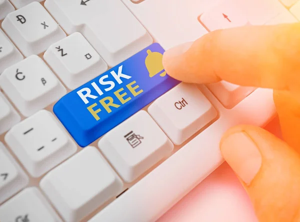 Texto de escritura de palabras Risk Free. Concepto de negocio para describir algo que no implica ningún peligro . —  Fotos de Stock