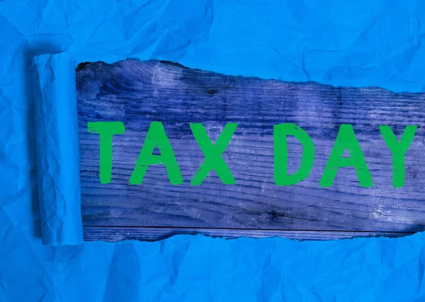 Υπογραφή κειμένου που δείχνει την Ημέρα Φορολογίας. Έννοια φωτογραφία καθομιλουμένη όρος για το χρόνο κατά τον οποίο μεμονωμένες δηλώσεις φόρου εισοδήματος. — Φωτογραφία Αρχείου