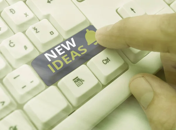 Κείμενο γραφής λέξεων Νέες ιδέες. Επιχειρηματική ιδέα για κάτι πρωτότυπο ή φρέσκο και πιο αποτελεσματική καινοτομία. — Φωτογραφία Αρχείου