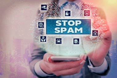 Stop Spam 'i gösteren kavramsal el yazısı. İş fotoğrafı metni İnternet 'te gönderilen rahatsız edici veya uygunsuz iletileri sonlandırır.