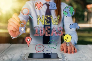 Yeni Fikirleri gösteren metin işareti. Kavramsal fotoğraf orijinal ya da taze ve daha etkili bir yenilik..