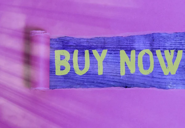 Текст статьи "Купи сейчас". Бизнес-концепция для того, чтобы попросить кого-нибудь купить ваш продукт Предоставьте хорошую скидку . — стоковое фото